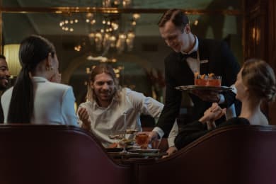 10 compétences serveuse / serveur à valoriser sur un CV