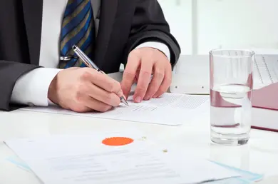 Exemples et modèles de CV pour clerc de notaire [2025]