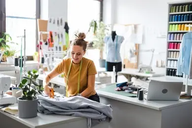 CV couturière / couturier : guide, exemples et modèles