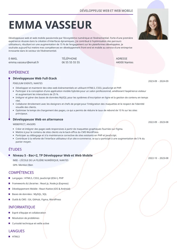 CV de développeur web débutant / junior avec formes géométriques, couleurs pastel et photo – modèle de CV Impetus