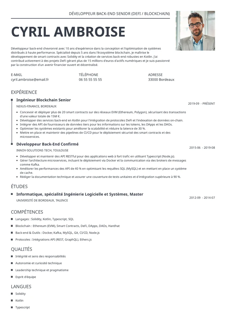 Exemple de CV de développeur back-end senior avec photo et couleurs modérées – modèle de CV Classic