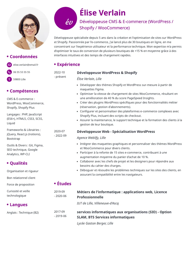 Exemple de CV de développeur web e-commerce violet avec photo ronde et initiales – modèle de CV Initials