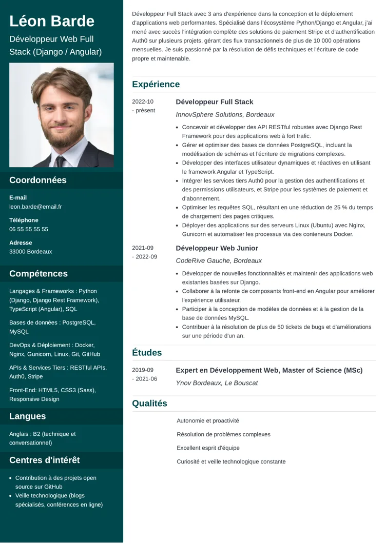 Exemple de CV de développeur web avec photo et colonne latérale vert foncé