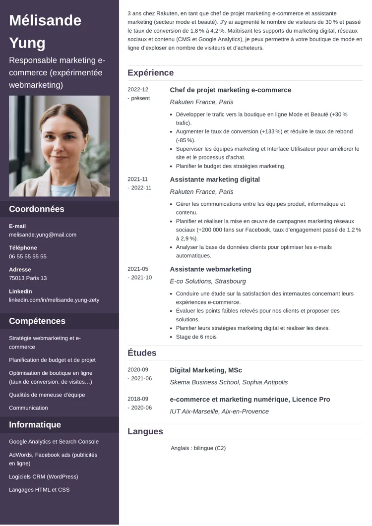 Exemple de CV responsable marketing e-commerce avec photo et colonne latérale prune foncé