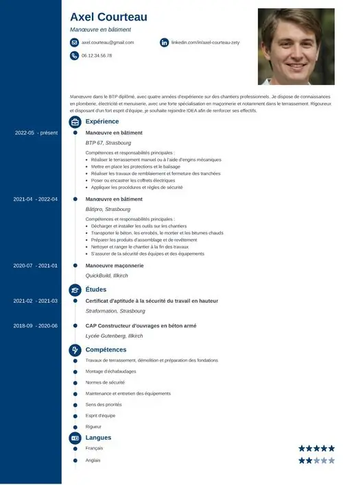 CV bâtiment avec photo, icônes de CV et colonne latérale bleu foncé