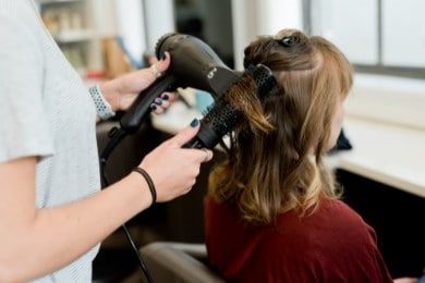 CV coiffure : +10 exemples pour coiffeur / coiffeuse tout niveau
