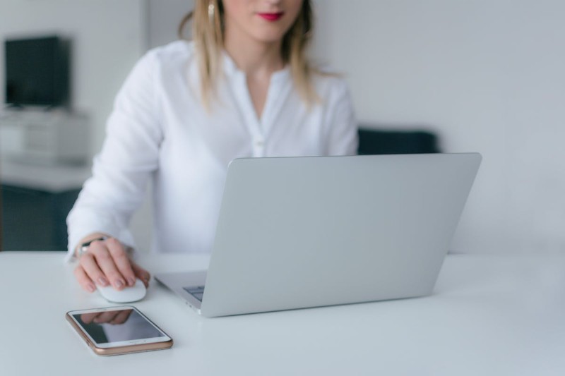CV commercial : exemple, modèles et conseils en 2025