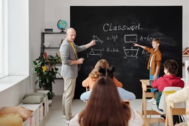 CV enseignant : exemple pour professeur + contrats 2026