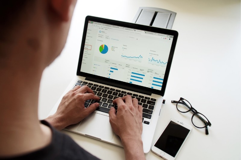 Rédiger un CV marketing 2025 : guide, exemples, modèles