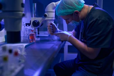 CV technicien de laboratoire : exemple et compétences