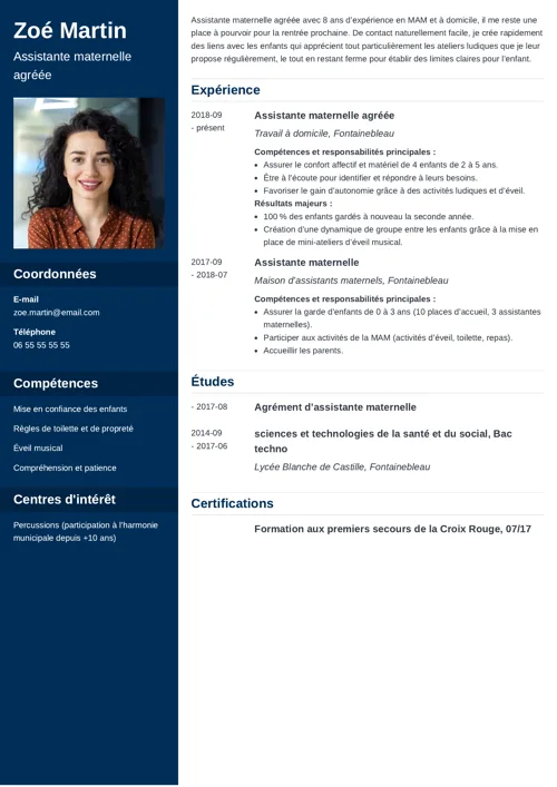 Exemple de CV d’assistante maternelle à deux colonnes, avec photo et colonne latérale bleu foncé