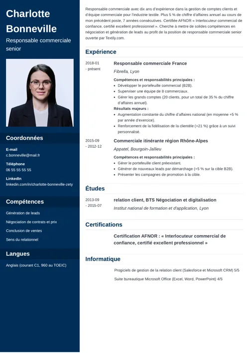 Exemple de CV de responsable commerciale senior en deux colonnes, avec photo et une colonne latérale bleu foncé