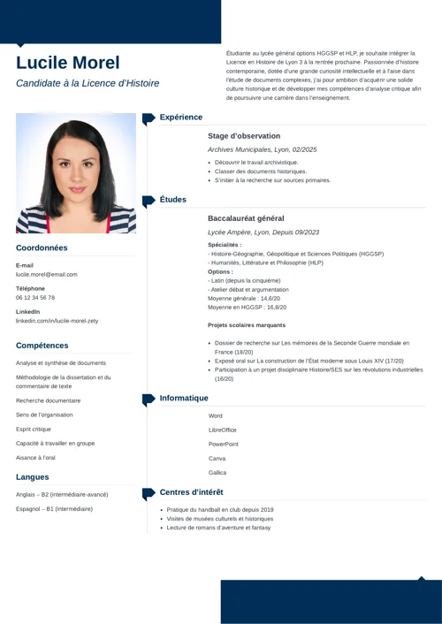 Exemple de CV licence d’histoire au format à deux colonnes, avec photo et élément graphique bleu foncé