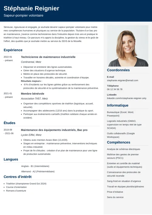 Exemple de CV pompier volontaire avec photo et en-tête bleu foncé