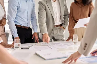 L'influence des entreprises américaines inquiète les travailleurs européens : 83 % d'entre eux craignent un impact négatif sur la culture d'entreprise